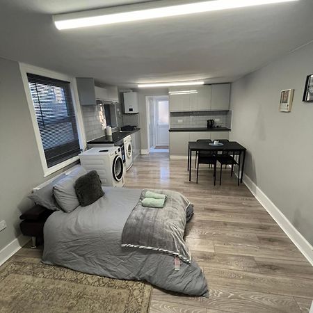 Cozy Two Bed In Brixton Next To Station Apartment Лондон Екстериор снимка