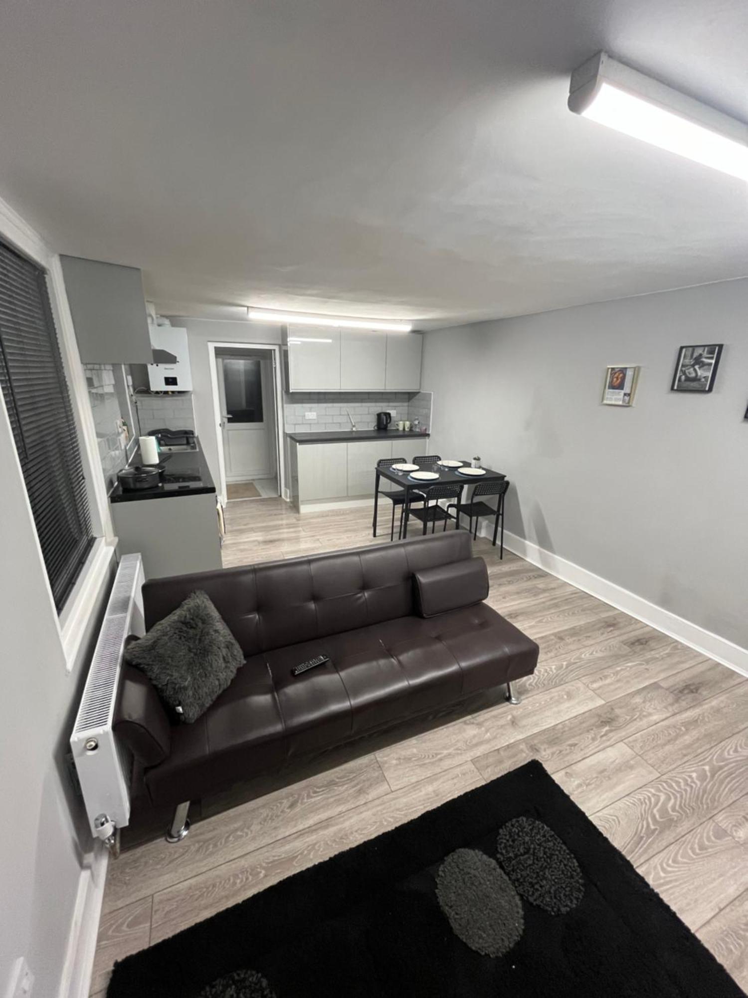 Cozy Two Bed In Brixton Next To Station Apartment Лондон Екстериор снимка