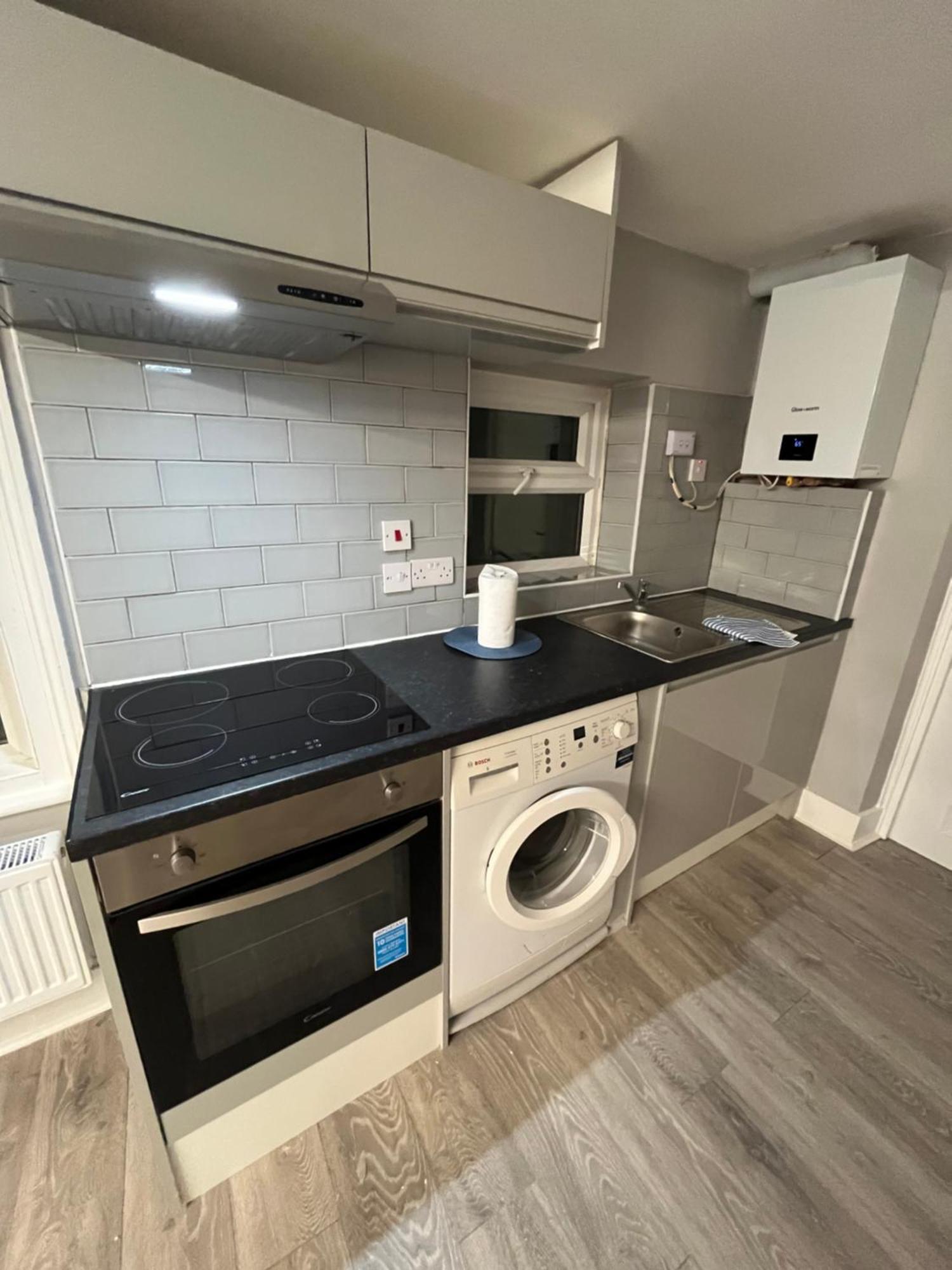 Cozy Two Bed In Brixton Next To Station Apartment Лондон Екстериор снимка